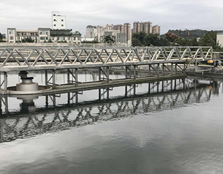 周边传动刮吸泥机