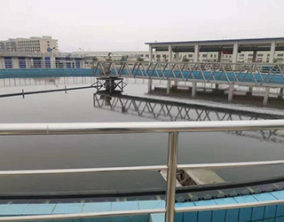 垂架式中心传动刮吸泥机